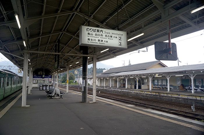 柘植駅ホーム